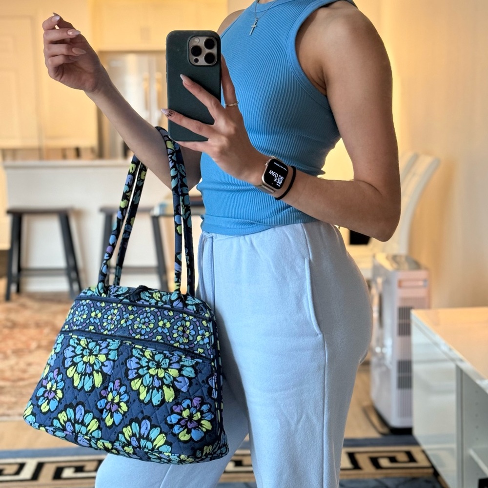 Floral Blue Tote Bag VERA BRADLEY quilted , zipper style